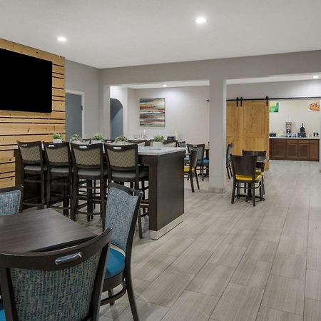 Quality Inn & Suites Roanoke - Fort Worth North Экстерьер фото