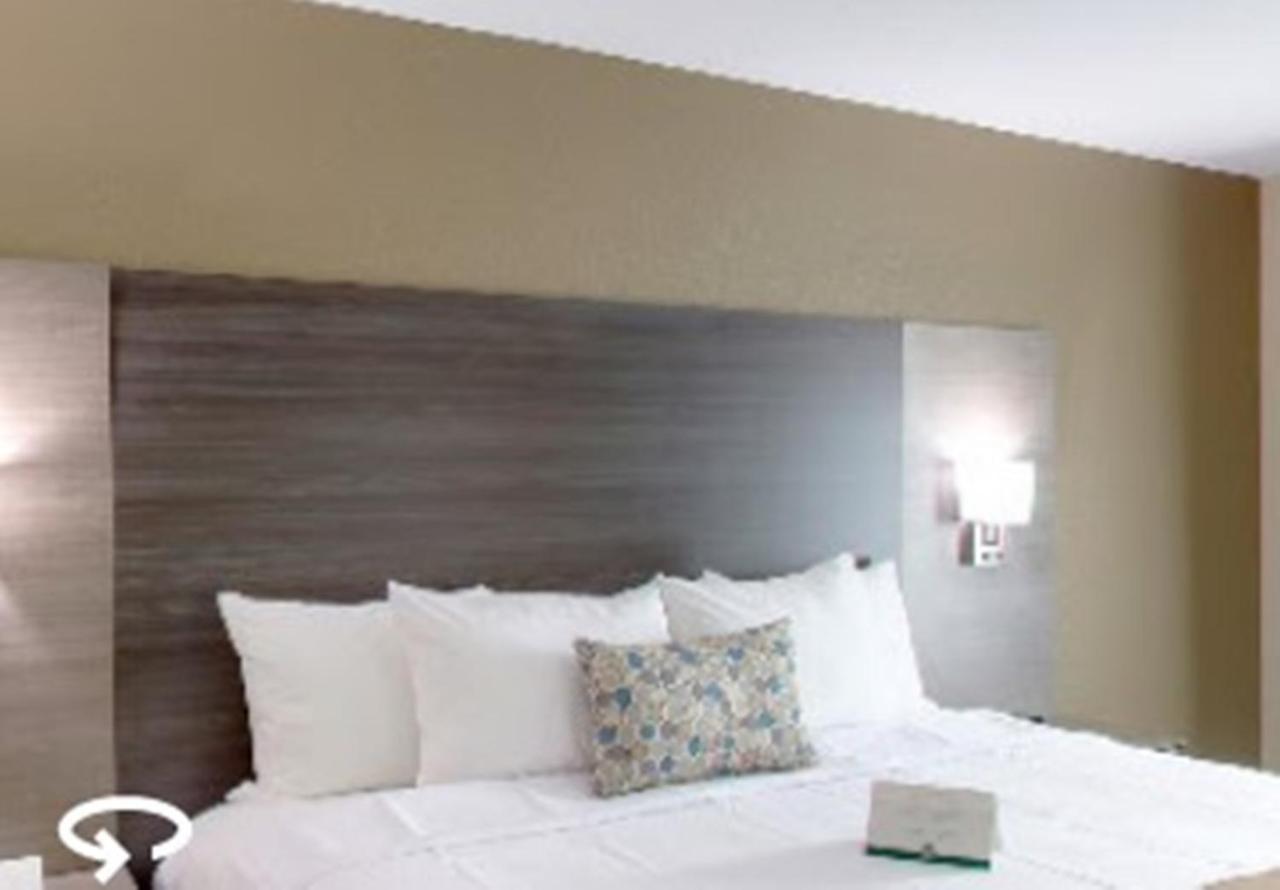 Quality Inn & Suites Roanoke - Fort Worth North Экстерьер фото