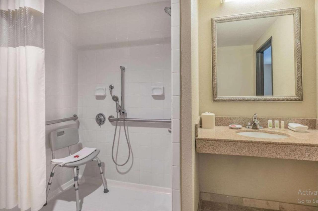 Quality Inn & Suites Roanoke - Fort Worth North Экстерьер фото