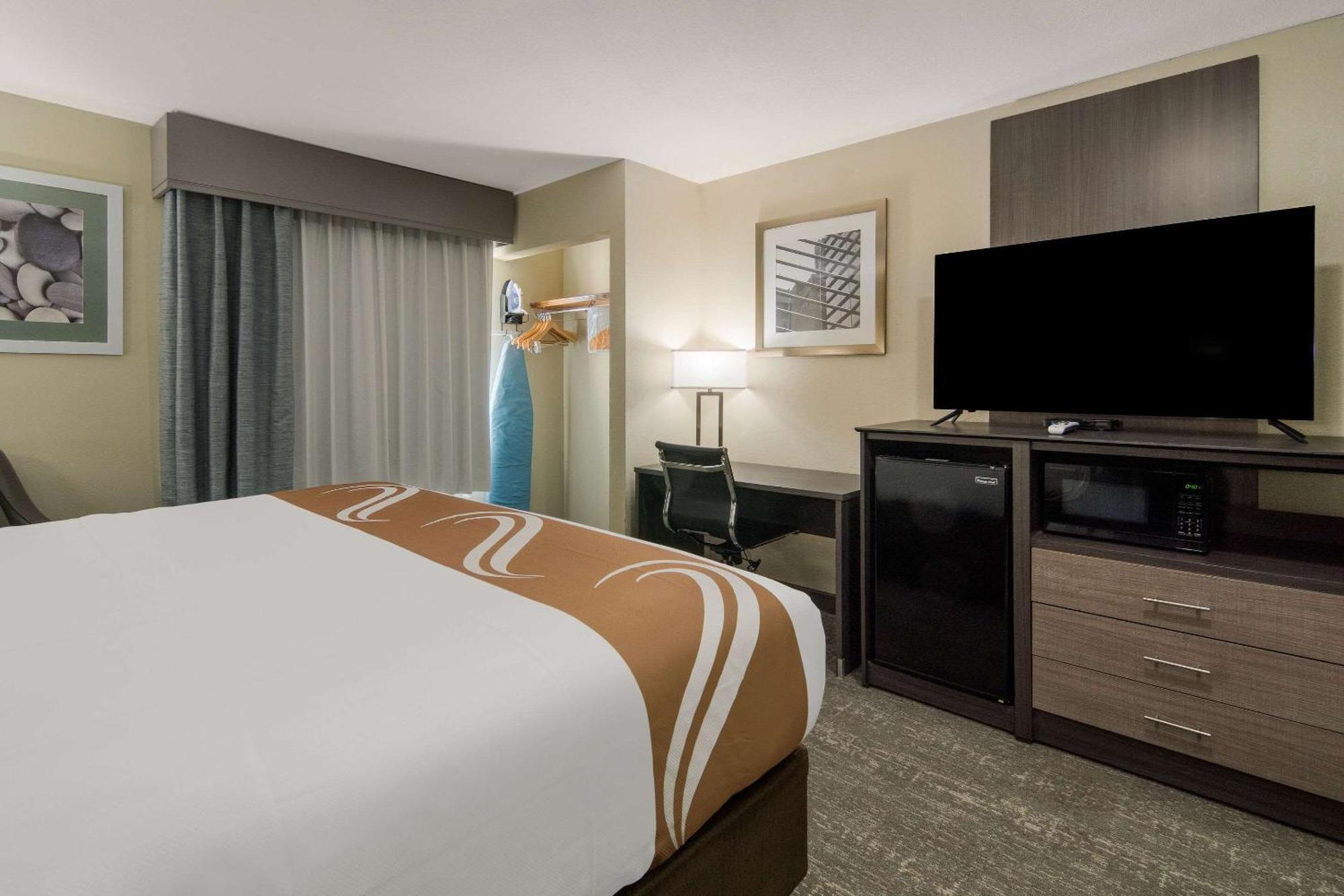 Quality Inn & Suites Roanoke - Fort Worth North Экстерьер фото