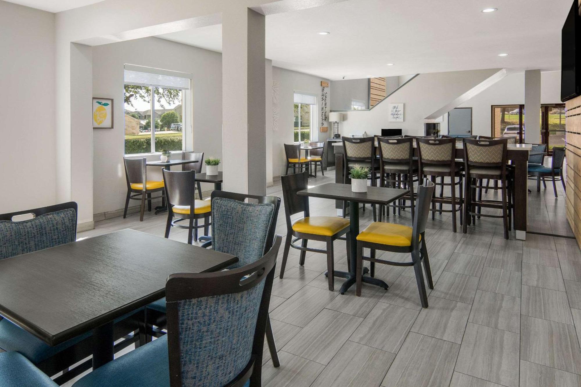Quality Inn & Suites Roanoke - Fort Worth North Экстерьер фото