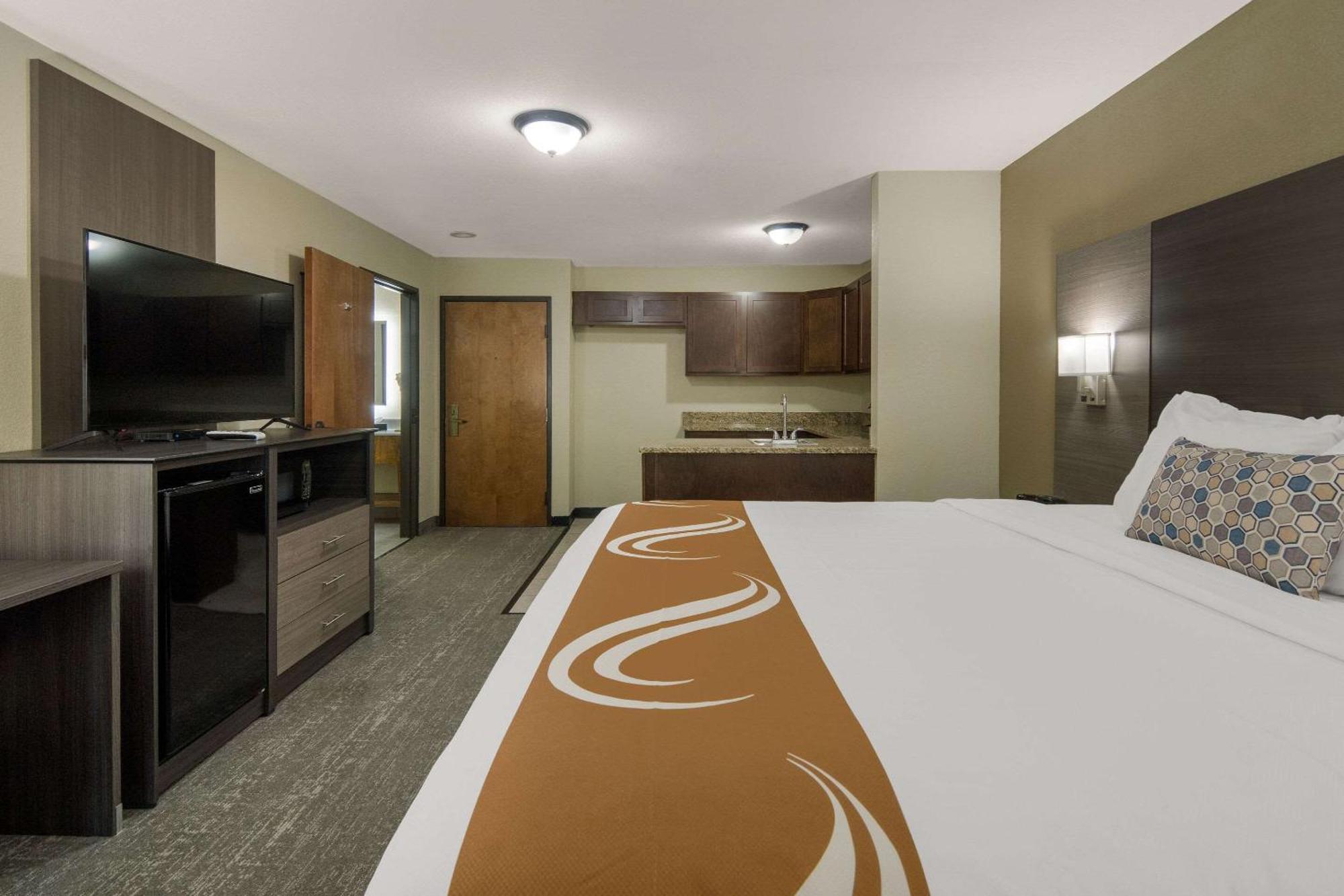 Quality Inn & Suites Roanoke - Fort Worth North Экстерьер фото