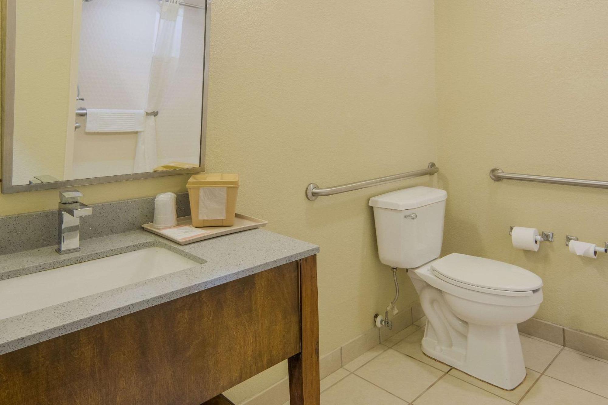 Quality Inn & Suites Roanoke - Fort Worth North Экстерьер фото
