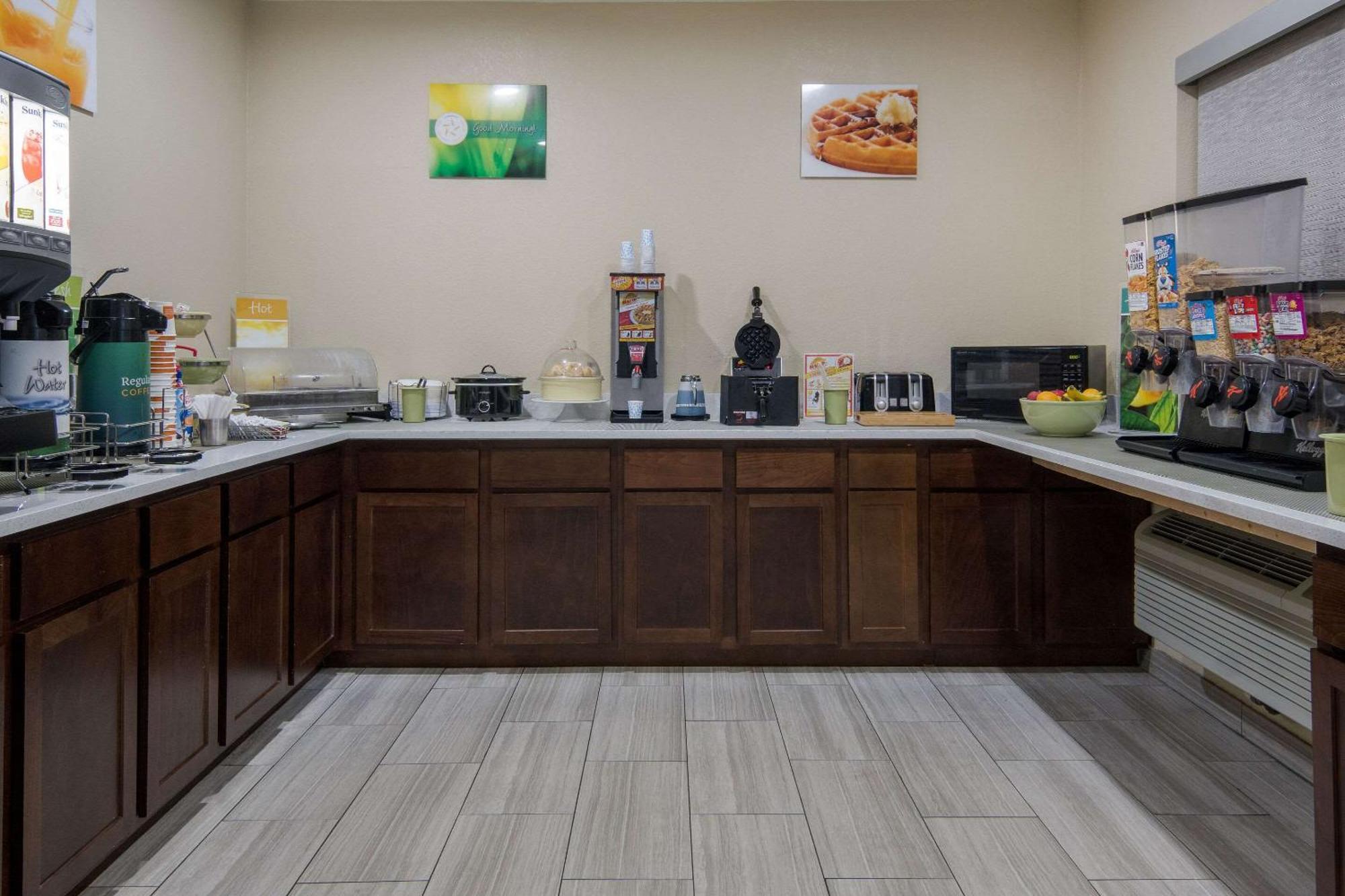 Quality Inn & Suites Roanoke - Fort Worth North Экстерьер фото