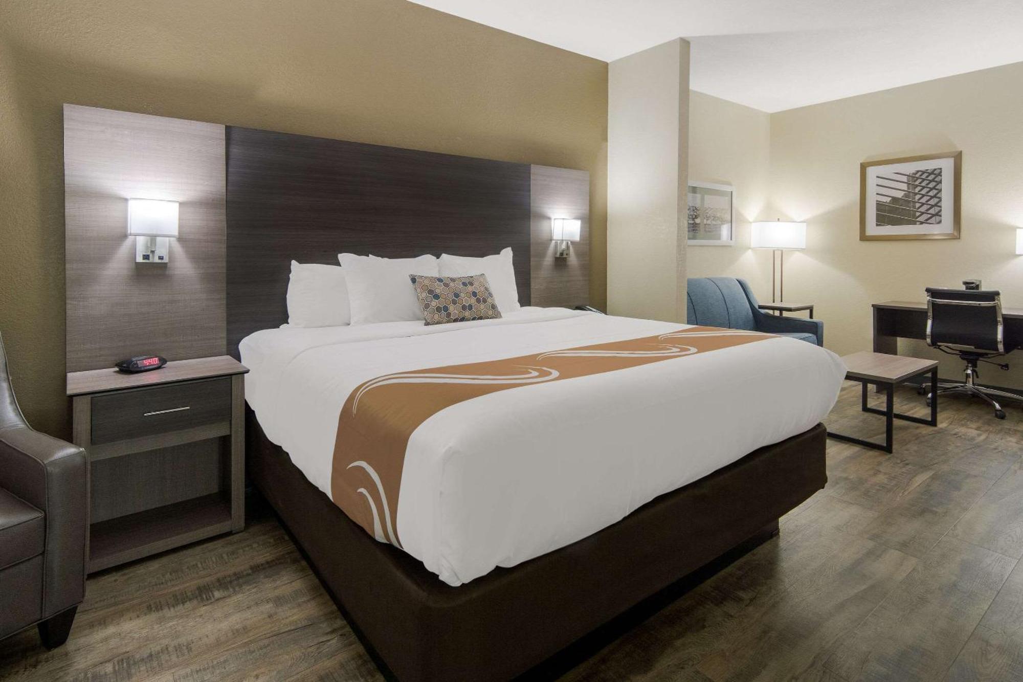 Quality Inn & Suites Roanoke - Fort Worth North Экстерьер фото