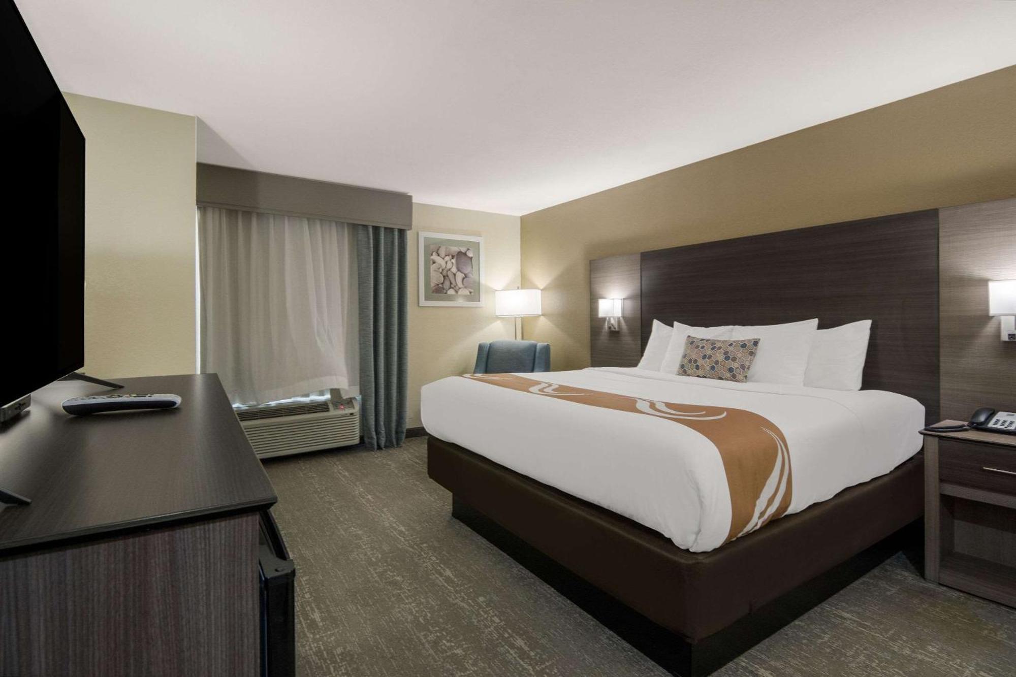 Quality Inn & Suites Roanoke - Fort Worth North Экстерьер фото