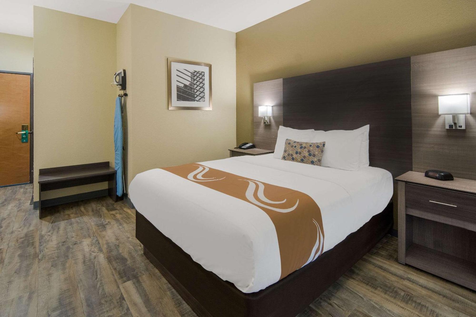 Quality Inn & Suites Roanoke - Fort Worth North Экстерьер фото