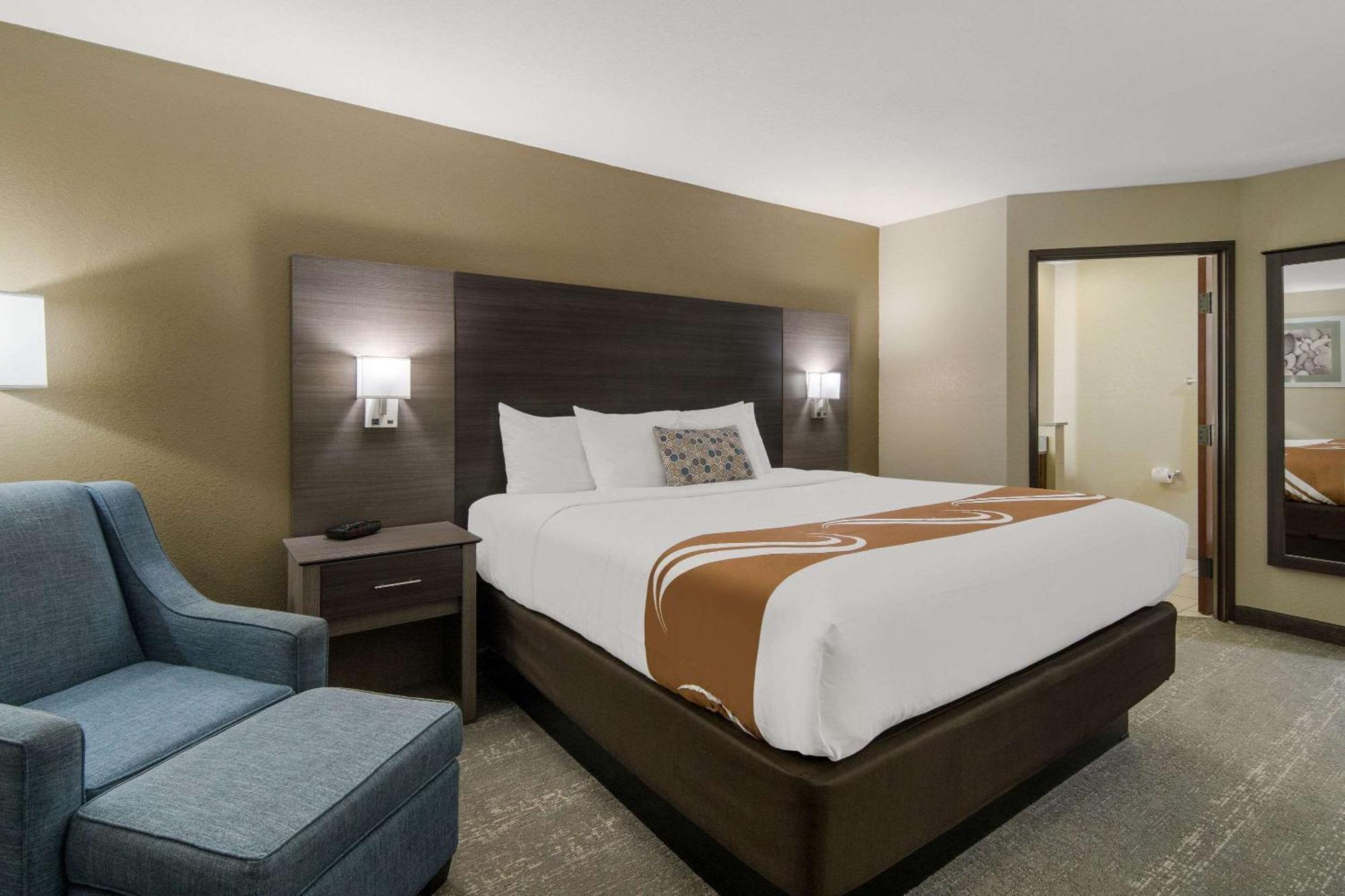 Quality Inn & Suites Roanoke - Fort Worth North Экстерьер фото