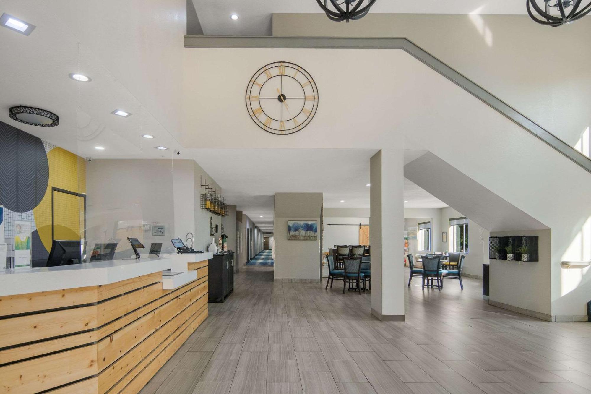 Quality Inn & Suites Roanoke - Fort Worth North Экстерьер фото